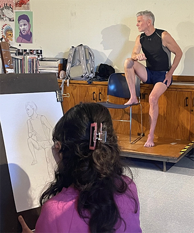 Art students in figure drawing class